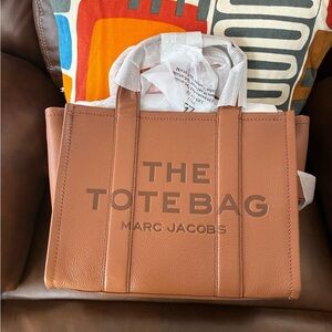NEW MARC JACOBS “THE” TOTE BAG (M)